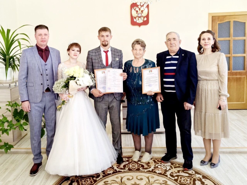 Сыграли свадьбу и отпраздновали юбилей члены одной семьи из села Бурукан Забайкальского края